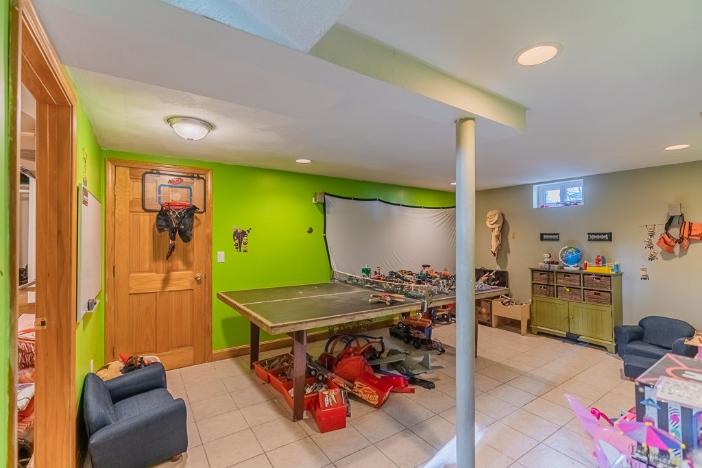 99 Lyndon Road Cranston, RI 02905 - Photo 23 of 29