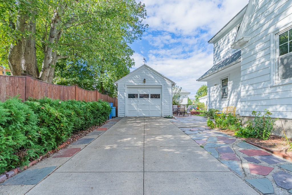 99 Lyndon Road Cranston, RI 02905 - Photo 5 of 29