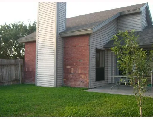 a view of backyard with a garden