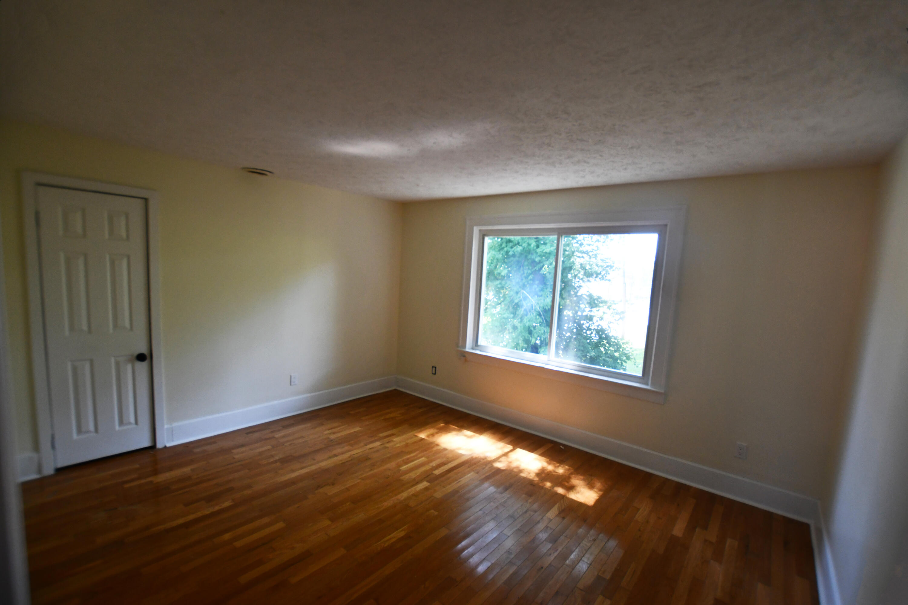 291 Main Street Irvine, KY 40336 - Photo 21 of 32 Bedroom to the left!
