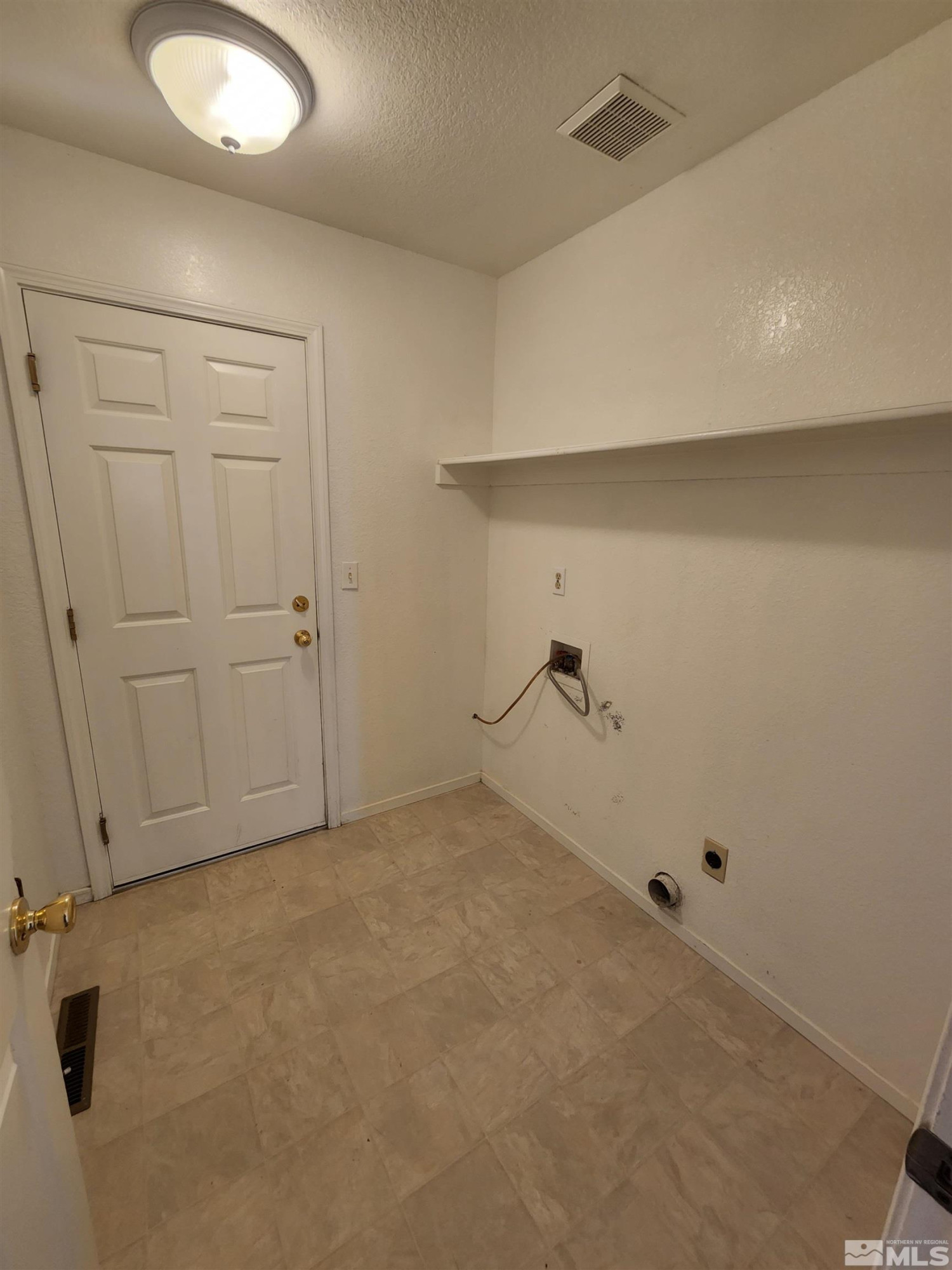 608 Boulder Circle Dayton, NV 89403 - Photo 10 of 22 a view of small space