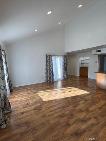 $3,750 | 23401 Park Sorrento, Unit 7, Calabasas, CA 91302