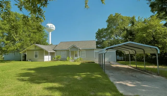 $1,800 | 1113 East Quinlan Parkway, Quinlan, TX 75474