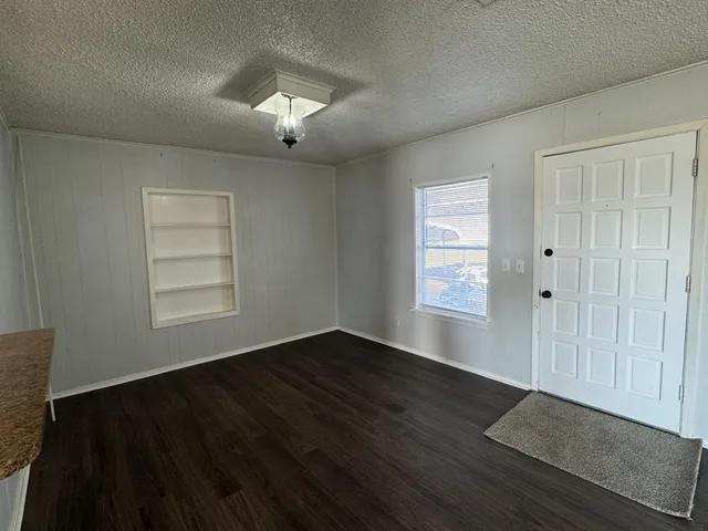 $1,800 | 1113 East Quinlan Parkway, Quinlan, TX 75474