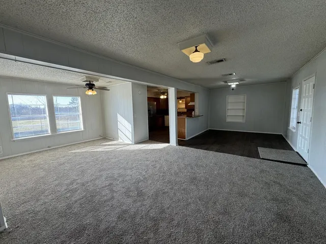 $1,800 | 1113 East Quinlan Parkway, Quinlan, TX 75474