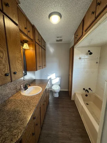 $1,800 | 1113 East Quinlan Parkway, Quinlan, TX 75474