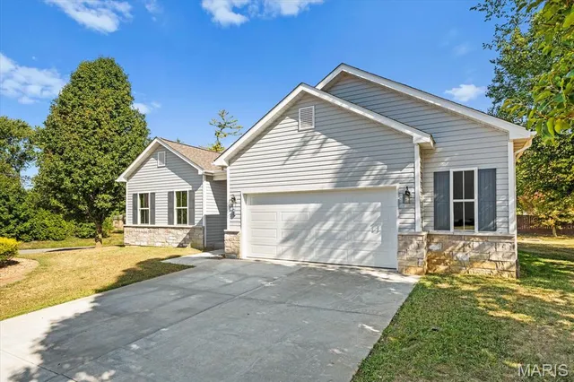 $375,000 | 690 Vinci Drive, Caseyville, IL 62232