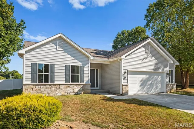 $375,000 | 690 Vinci Drive, Caseyville, IL 62232