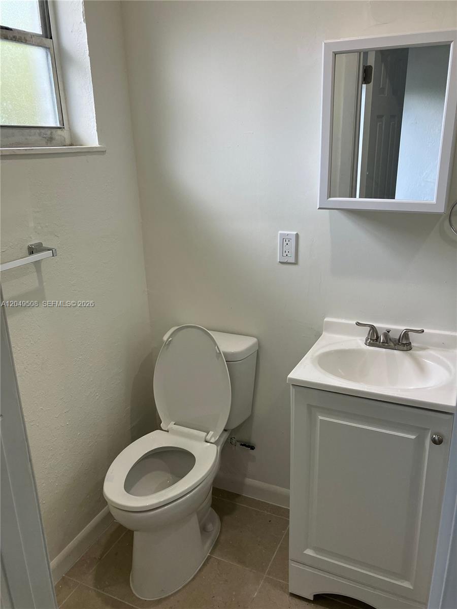 467 Northwest 8th Street, Unit 4 Miami, FL 33136 - Photo 5 of 9