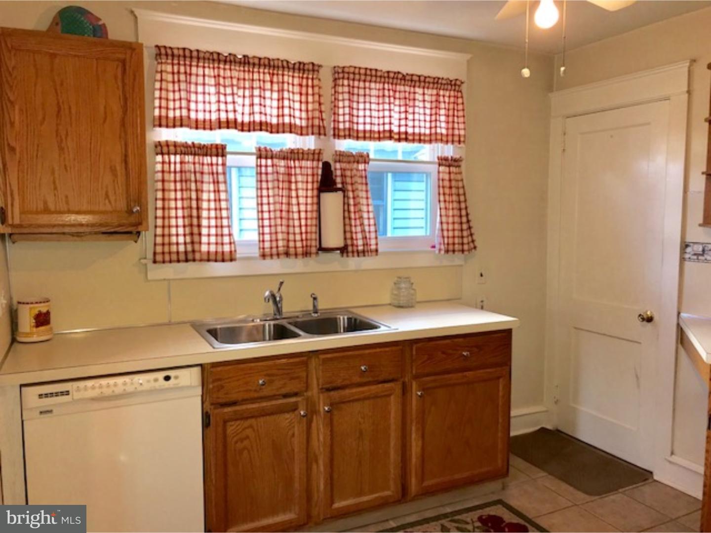 206 East Avon Road Brookhaven, PA 19015 - Photo 11 of 25 Kitchen