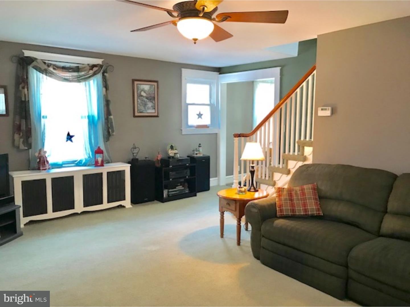 206 East Avon Road Brookhaven, PA 19015 - Photo 5 of 25 Living Room