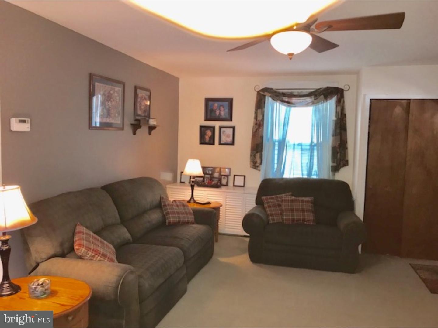 206 East Avon Road Brookhaven, PA 19015 - Photo 6 of 25 Living Room