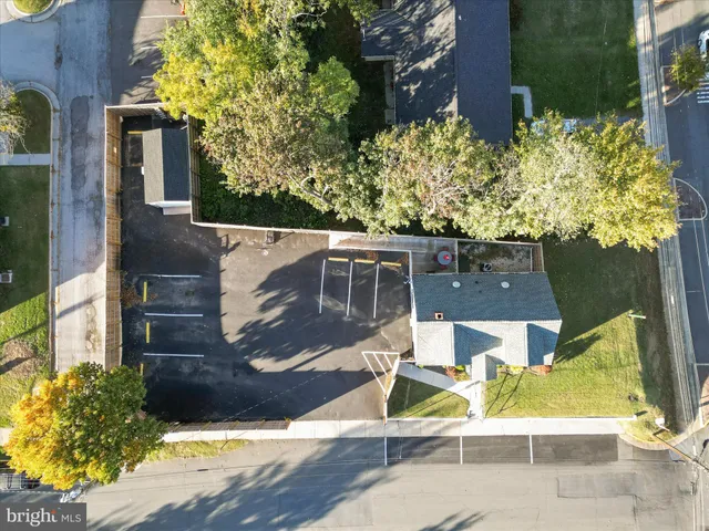 a picture of floor with a white wall and a painting