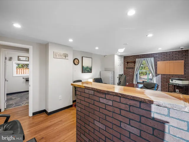 a view of a workspace with a workspace