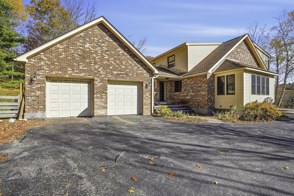 15 North Cove Road Sterling, MA 01564 - Photo 2 of 37 a front view of a house with yard