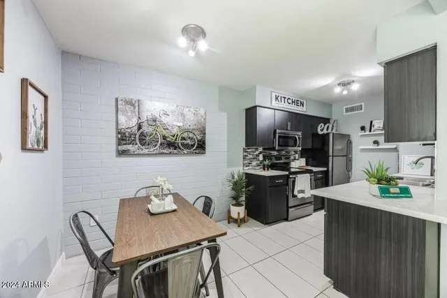 $1,349 | 1220 North 44th Street, Unit 2, Phoenix, AZ 85008