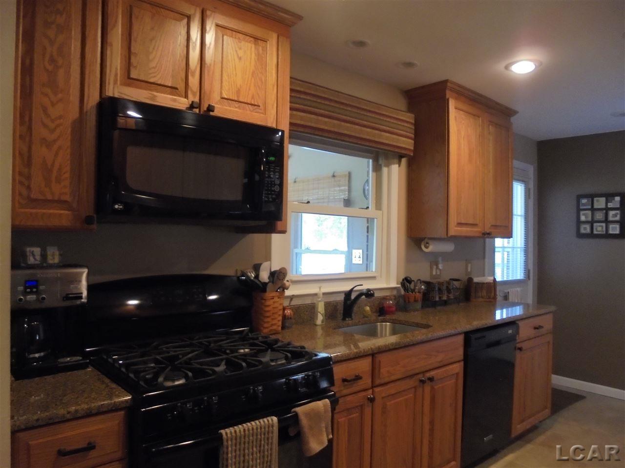 21174 Otter Road Belleville, MI 48111 - Photo 10 of 36