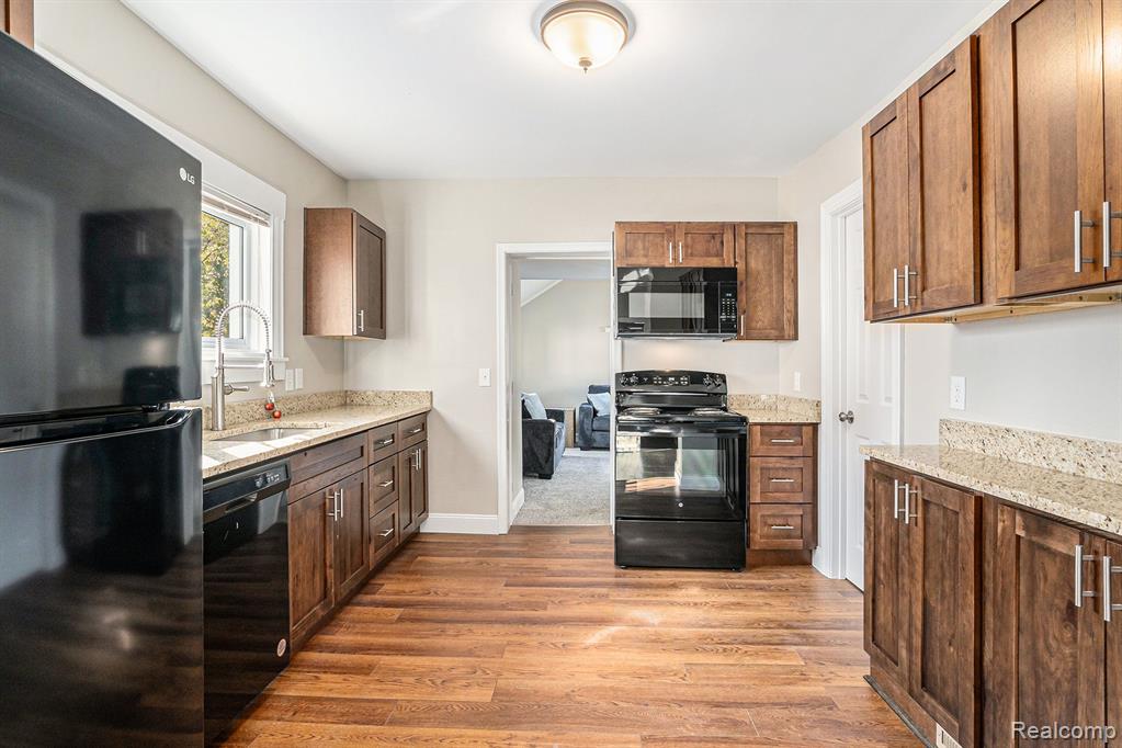 308 South Adelaide Street Fenton, MI 48430 - Photo 8 of 19
