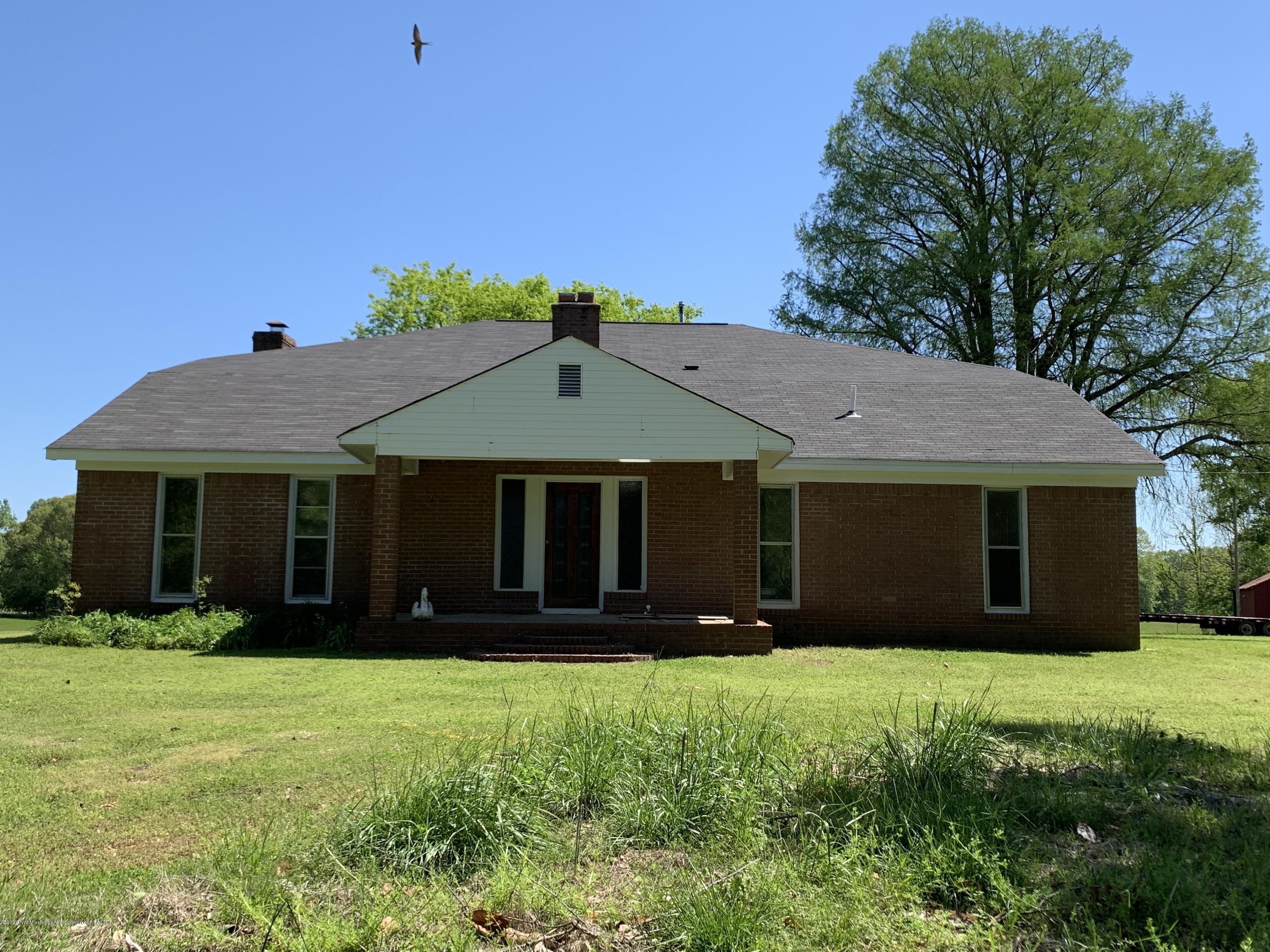 1016 Parks Place Road Batesville, MS 38606 - Photo 3 of 16 20200421_162206057_iOS