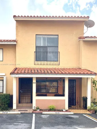 $2,500 | 2740 West 62nd Street, Unit 203, Hialeah, FL 33016