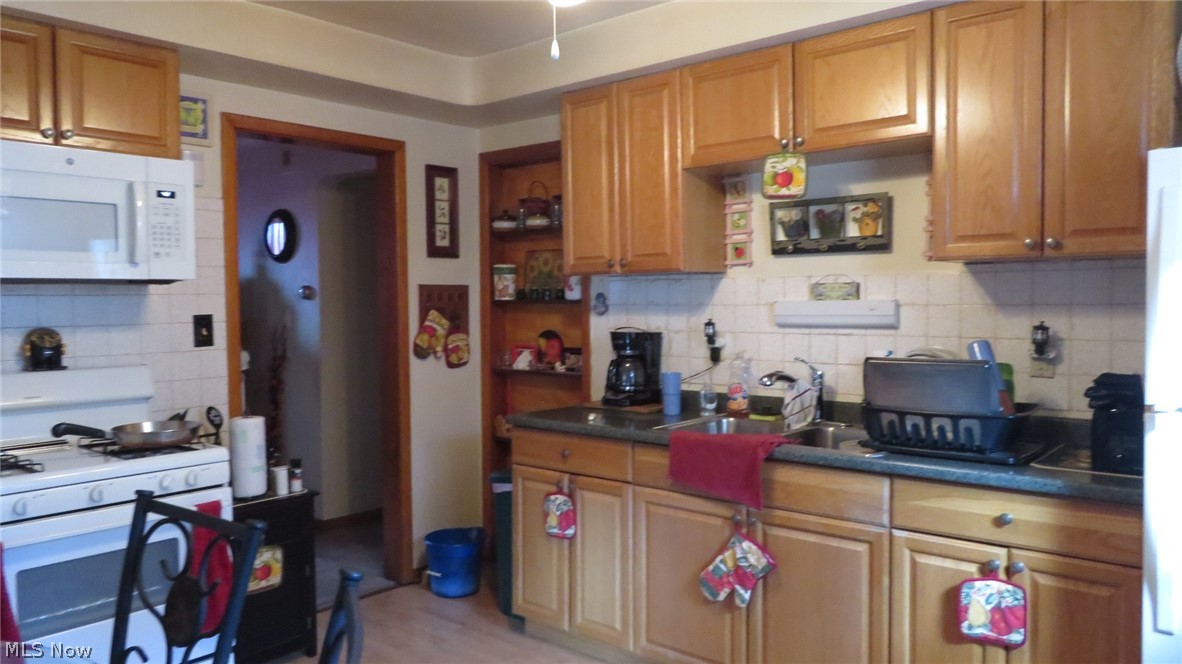 6127 Ridge Road Parma, OH 44129 - Photo 3 of 11