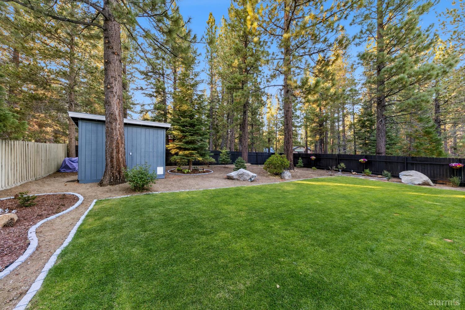 1836 Grizzly Mountain Drive South Lake Tahoe, CA 96150 - Photo 24 of 40 a backyard of a house with table and chairs