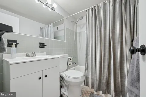 $122,000 | 2101 Chestnut Street, Unit 1107, Philadelphia, PA 19103