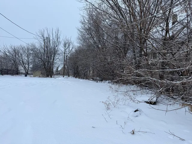 $1 | 1426 West Groeling Avenue, Milwaukee, WI 53206