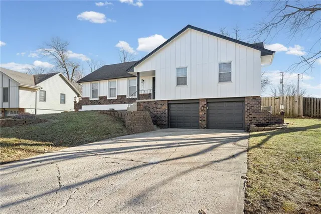 $299,000 | 8515 Harvard Terrace, Raytown, MO 64138
