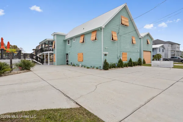$895,000 | 842 Deer Drive, Bay St. Louis, MS 39520
