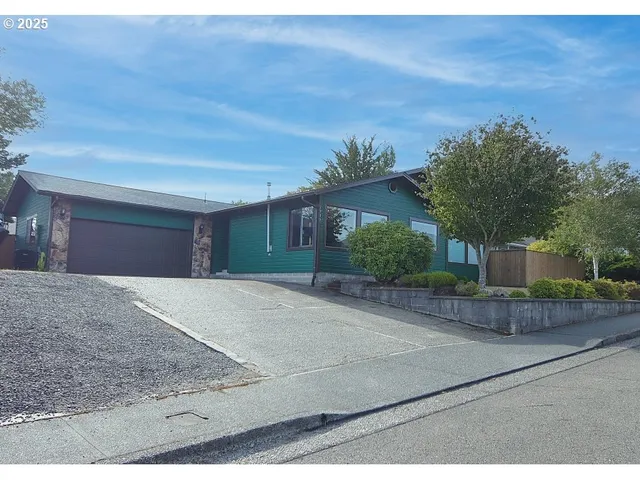 $550,000 | 1915 Arthur Street, North Bend, OR 97459