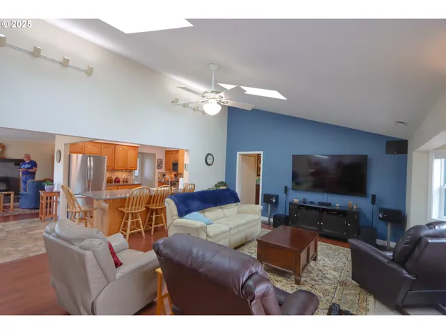 $550,000 | 1915 Arthur Street, North Bend, OR 97459