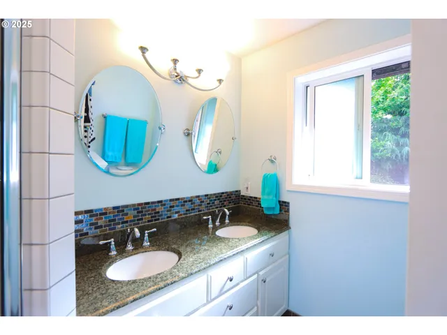 $550,000 | 1915 Arthur Street, North Bend, OR 97459