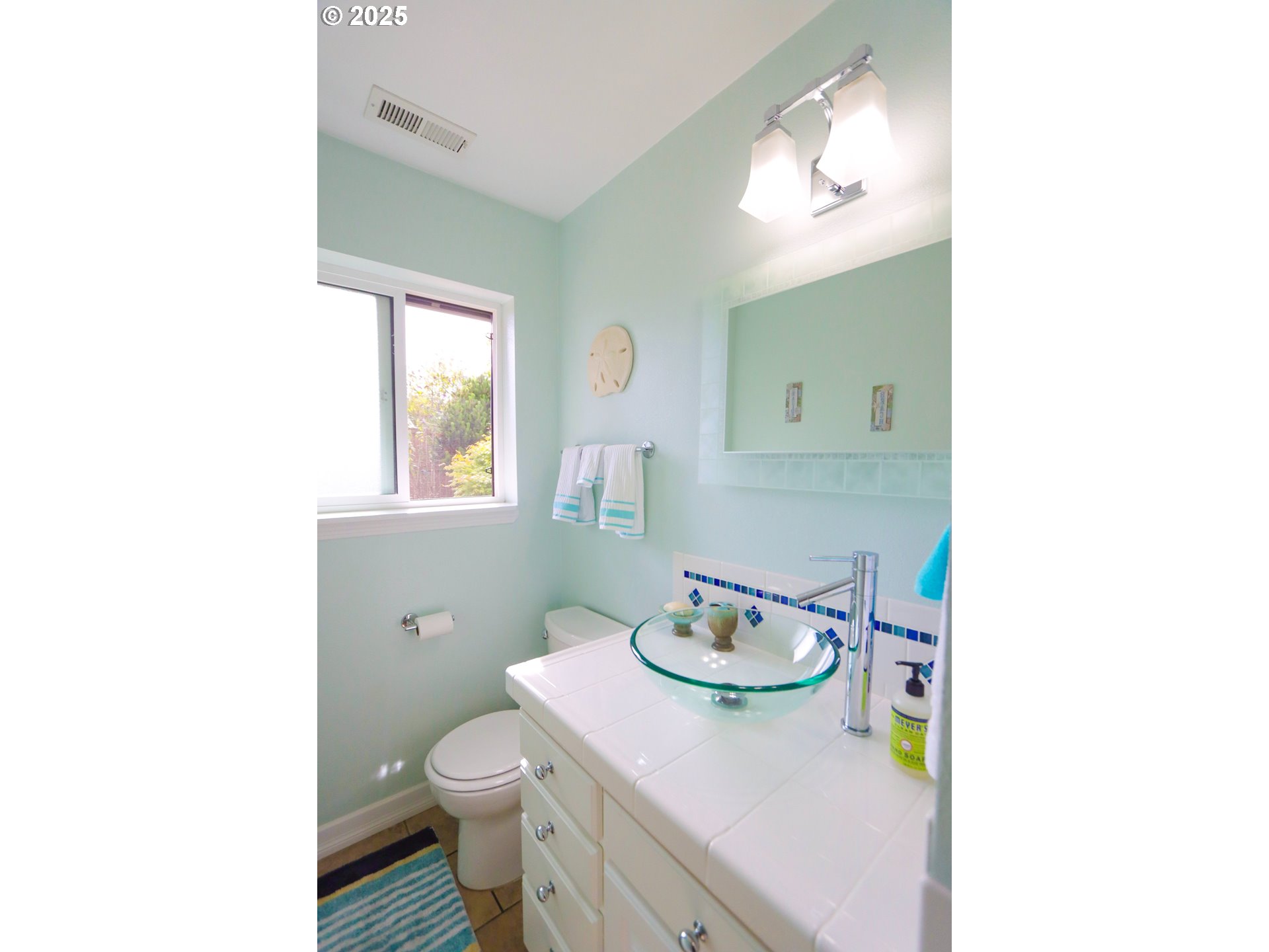 1915 Arthur Street North Bend, OR 97459 - Photo 19 of 48