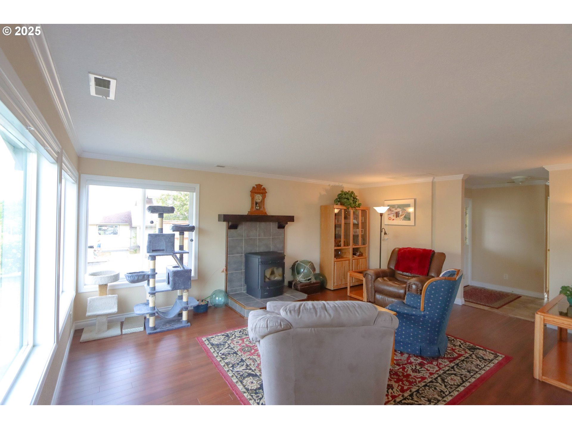 1915 Arthur Street North Bend, OR 97459 - Photo 2 of 48