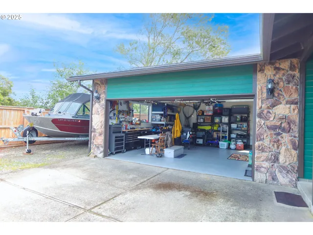 $550,000 | 1915 Arthur Street, North Bend, OR 97459