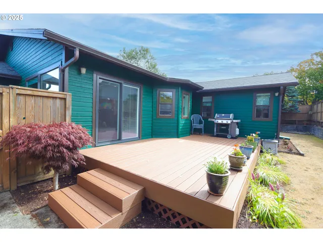 $550,000 | 1915 Arthur Street, North Bend, OR 97459