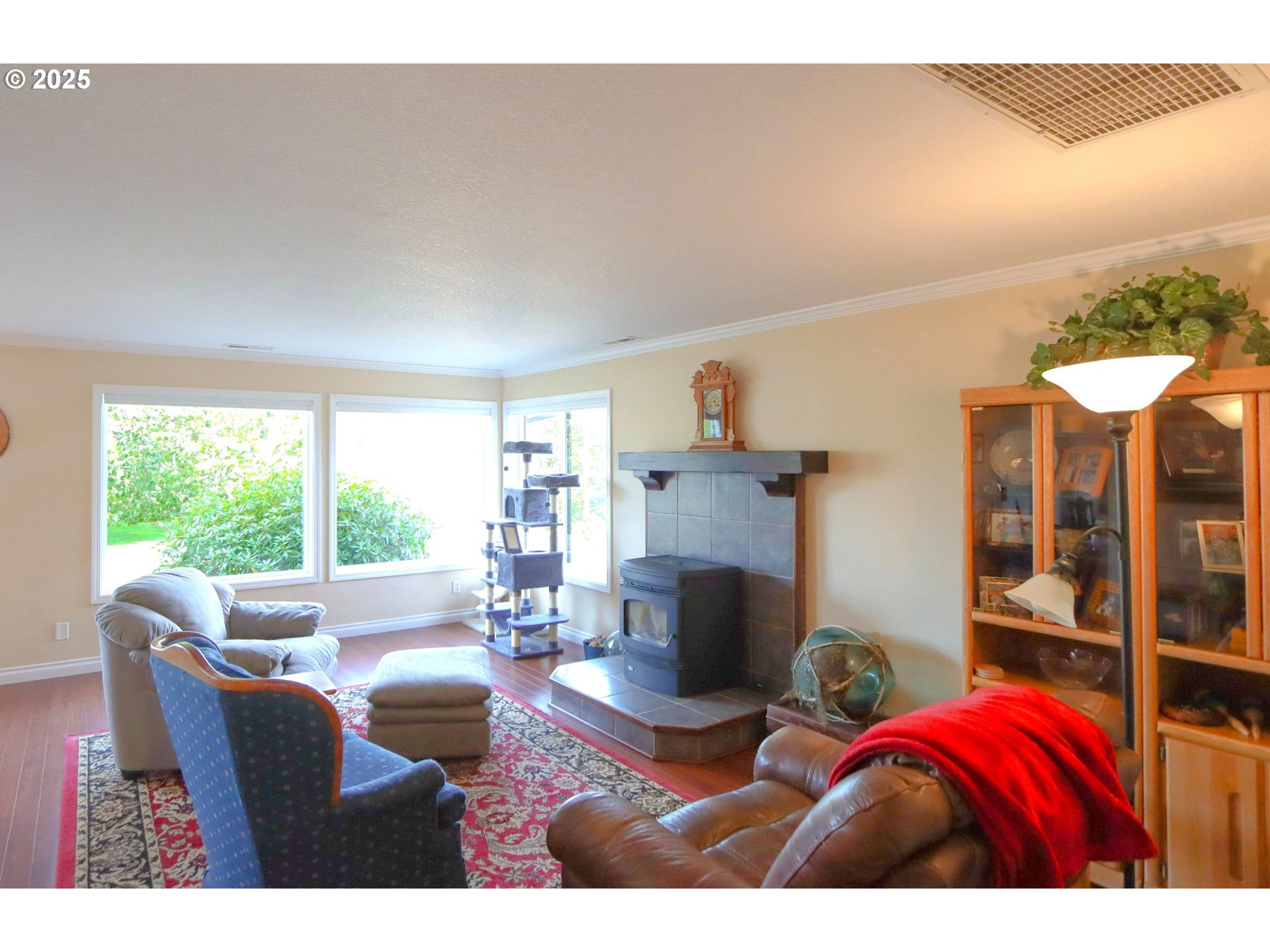 1915 Arthur Street North Bend, OR 97459 - Photo 3 of 48