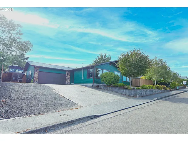 $550,000 | 1915 Arthur Street, North Bend, OR 97459