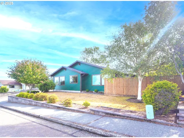 $550,000 | 1915 Arthur Street, North Bend, OR 97459