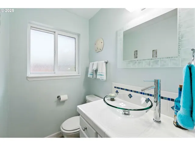 $550,000 | 1915 Arthur Street, North Bend, OR 97459