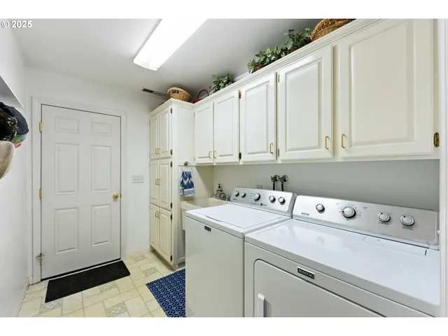 $550,000 | 1915 Arthur Street, North Bend, OR 97459