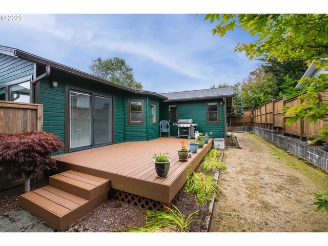 $550,000 | 1915 Arthur Street, North Bend, OR 97459