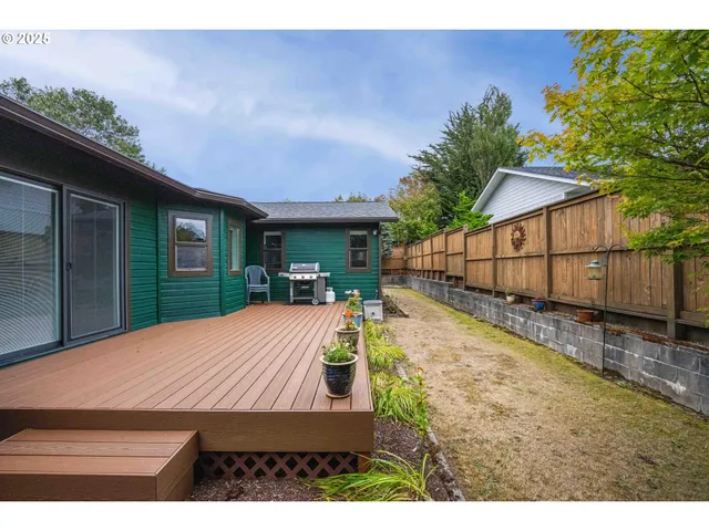 $550,000 | 1915 Arthur Street, North Bend, OR 97459