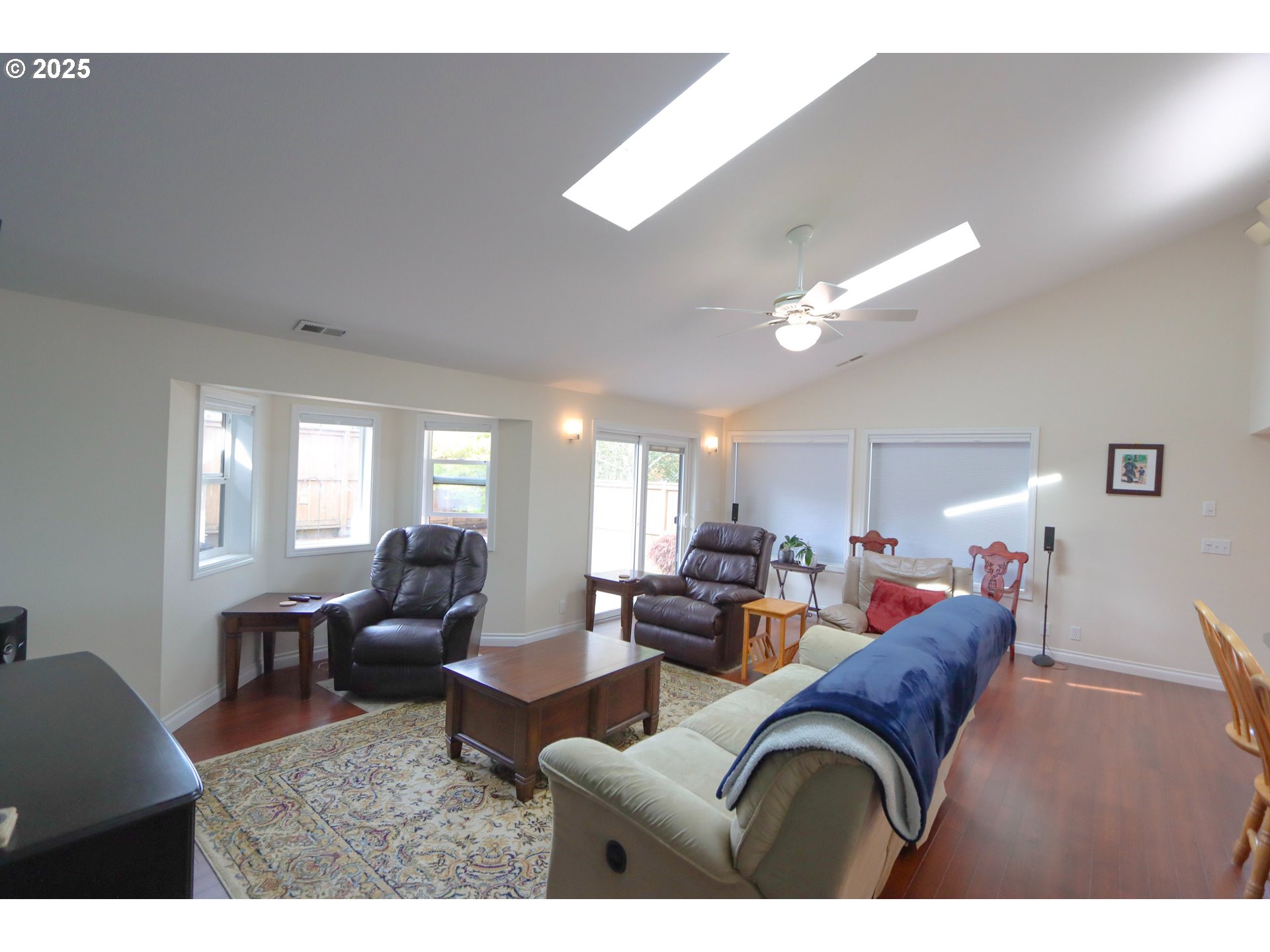 1915 Arthur Street North Bend, OR 97459 - Photo 9 of 48