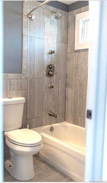 36 West Saltaire Road Lindenhurst, NY 11757 - Photo 5 of 8 a bathroom with a toilet and a bathtub