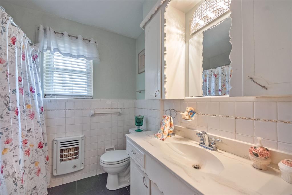 5739 Banting Way Dallas, TX 75227 - Photo 11 of 15 a bathroom with a sink toilet and mirror