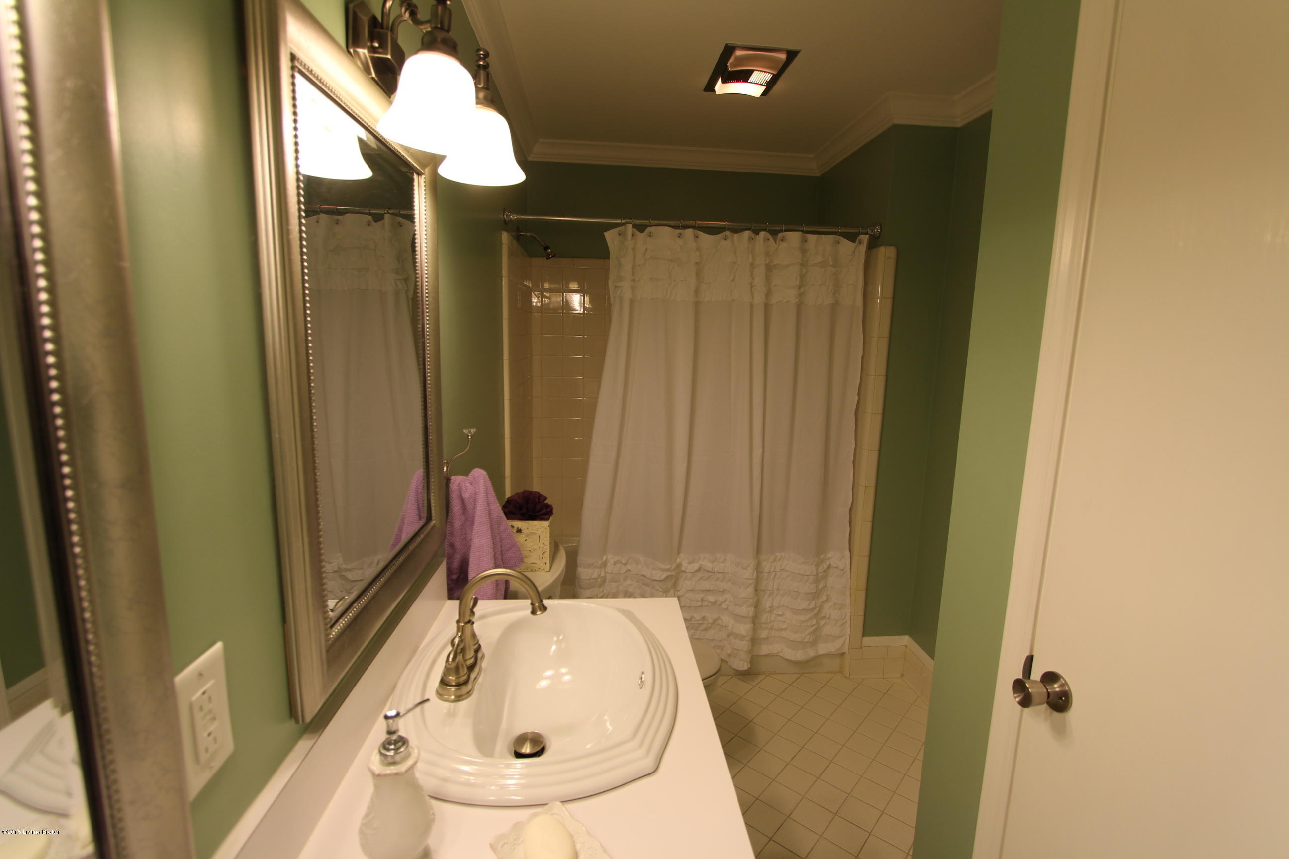 501 Hill Ridge Road Louisville, KY 40214 - Photo 25 of 46 Hall Bath 3