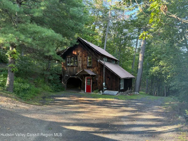 $2,300 | 21 Jackson Hill Road, Saugerties, NY 12477