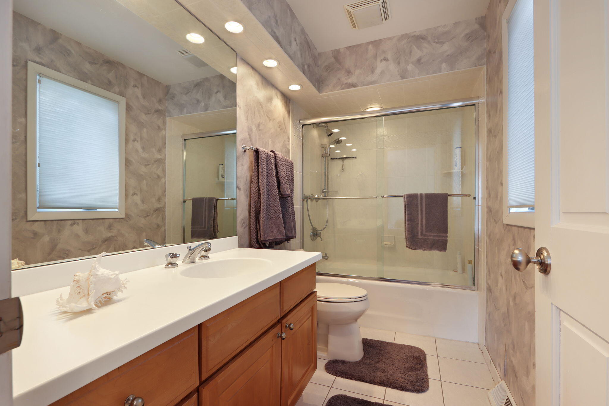 W5368 Plantation Road Sugar Creek, WI 53121 - Photo 16 of 31 2nd Suite Bath